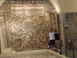 En el museo ese...