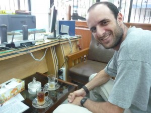 Tomando té con el gerente del banco