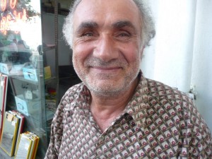 Un viejito de la parada